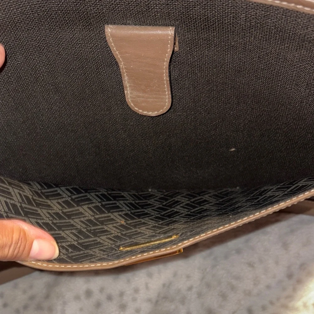 Dunhill sophisticated laptop